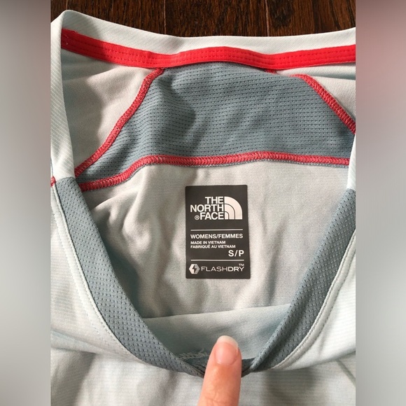 The North Face Women’s S Blue/Pink FlashDry Moisture Wicking Long Sleeve Shirt - Picture 5 of 10